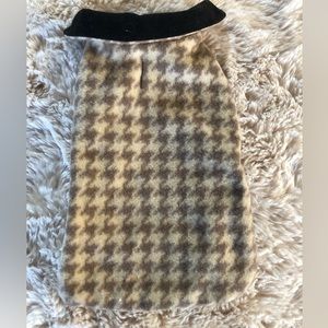 Nice mid weight winter jacket for small dog.